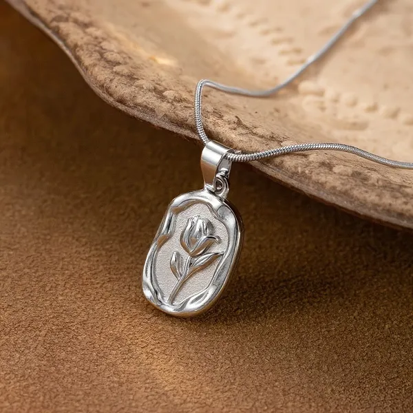 Silver_Stainless_Steel_Rose_Engraved_Necklace_For_Women