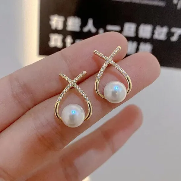Gold_Specialized_Alloys_Halo_Pearl_Cross_Earring_For_Women