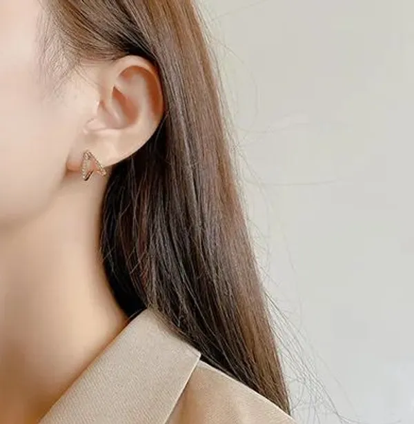 Gold_Specialized_Alloys_Reverse_Luxe_Charm_Earring_For_Women
