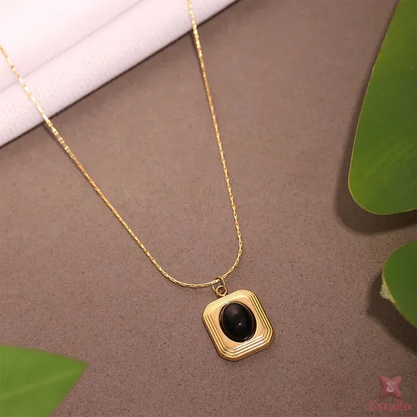 Gold_Stainless_Steel_Black_Stone_Rectangular_Pendant_With_Chain_Necklace_For_Women