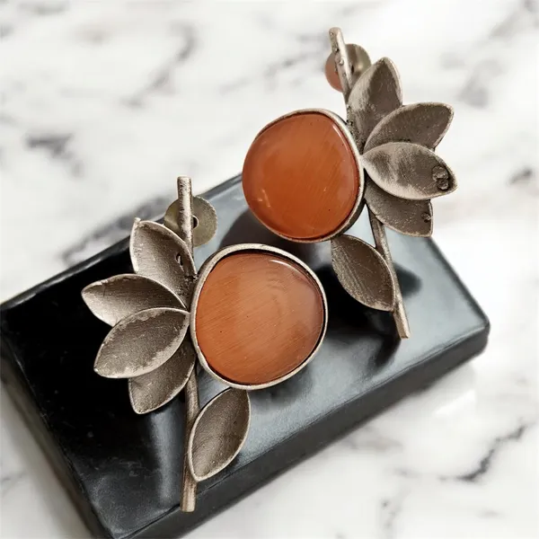 Orange_Beaten_Brass_Clove_Mona_Lisa_Stone_Studs_Earring_For_Women