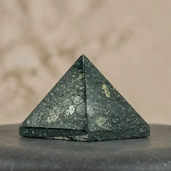 Black_Premium_And_Elegant_Nuummite_Pyramid