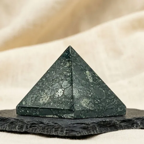 Black_Premium_And_Elegant_Nuummite_Pyramid
