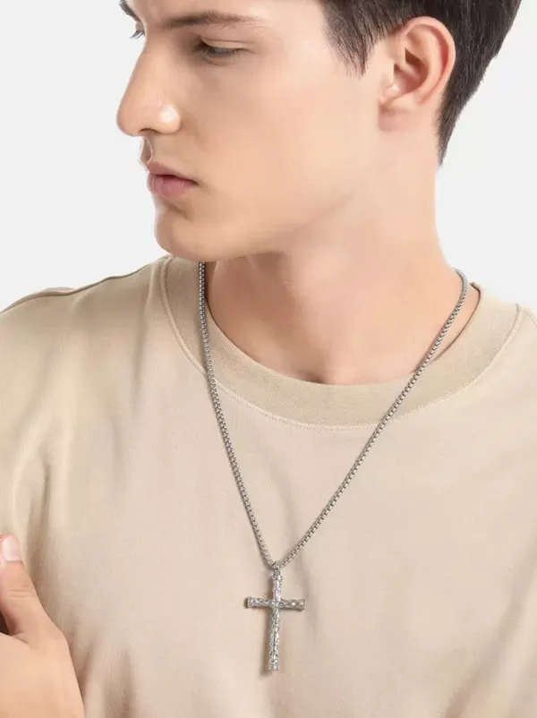 Lord_Jesus_Crucifix_Cross_Pendant_With_Chain