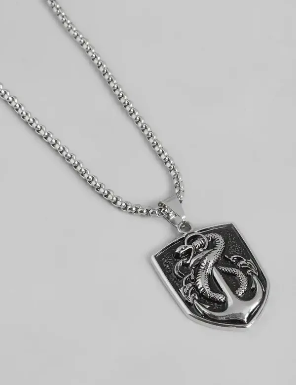 Snake_Shield_Shaped_Rhodium_Plated_Pendant_With_Chain