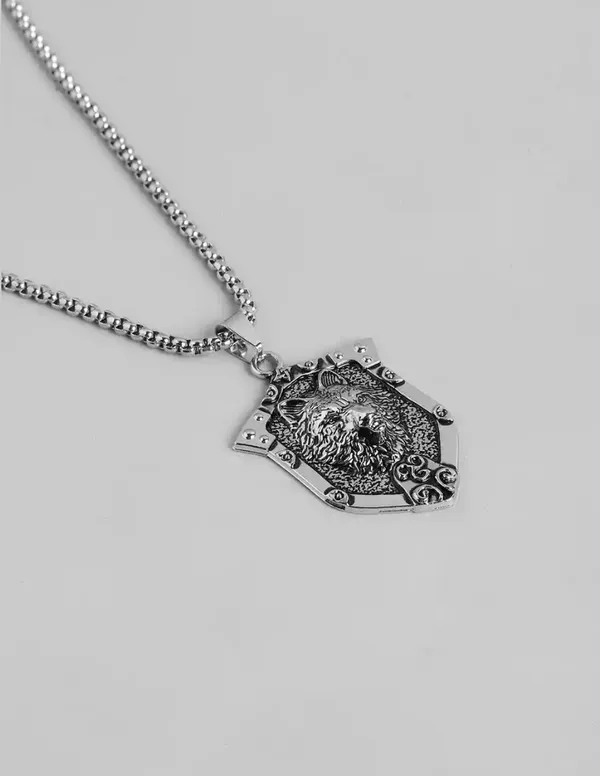 Wolf_Shield_Shaped_Rhodium_Plated_Pendant_With_Chain