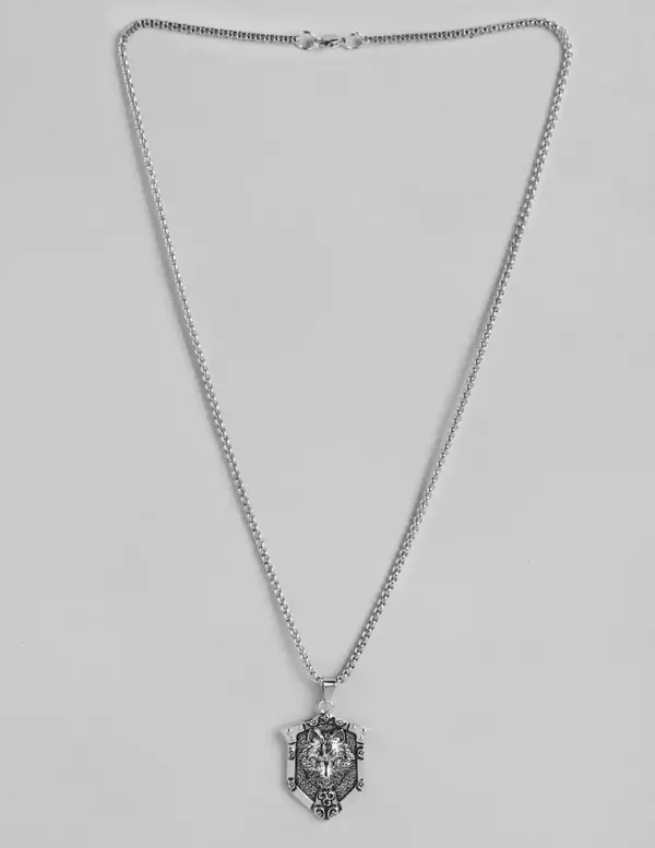 Wolf_Shield_Shaped_Rhodium_Plated_Pendant_With_Chain