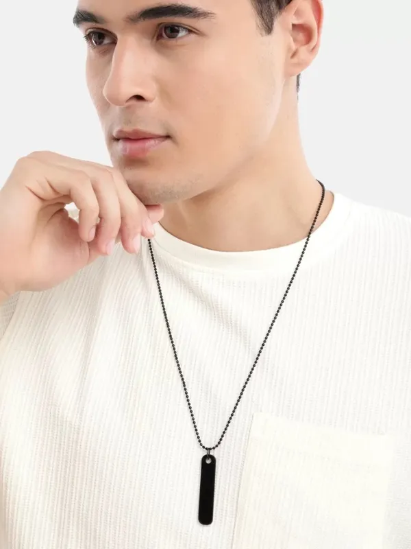 Unisex_Black_Geometric_Pendant_With_Chain