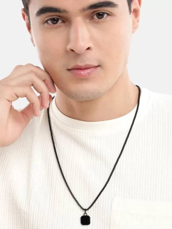 Unisex_Black_Square_Pendant_With_Chain