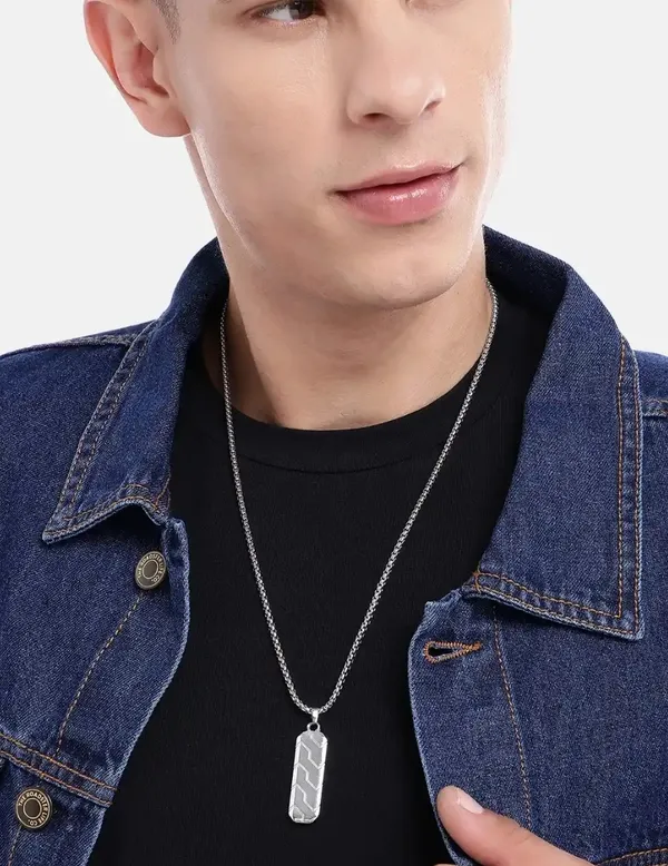 Unisex_Oxidised_Silver_Retro_Pendant_With_Box_Chain