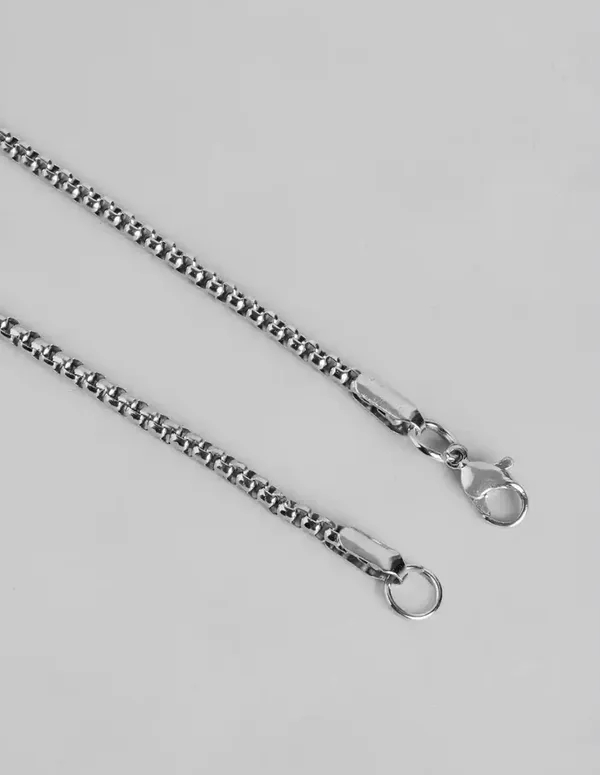 Unisex_Oxidised_Silver_Retro_Pendant_With_Box_Chain