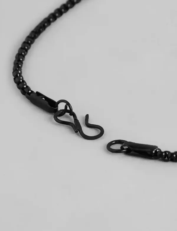 Unisex_Arrow_Stainless_Steel_Pendants_Necklace_With_Chains_Set_Of_2