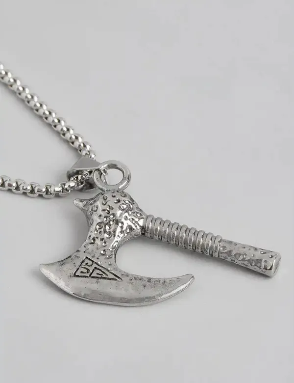 Unisex_Silver_Axe_Shaped_Antique_Pendant_With_Chain