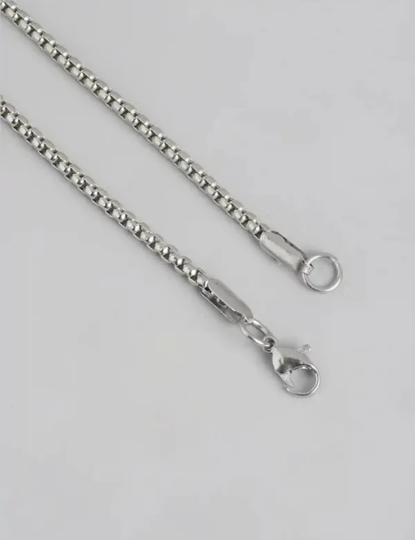 Unisex_Silver_Triangle_Pendant_Locket_With_Chain