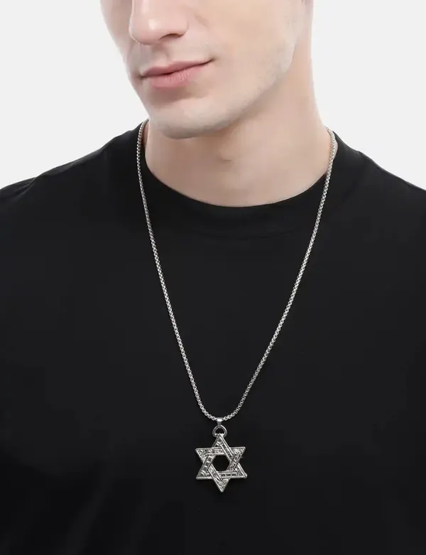 Unisex_Star_Shaped_Antique_Pendant_With_Chain