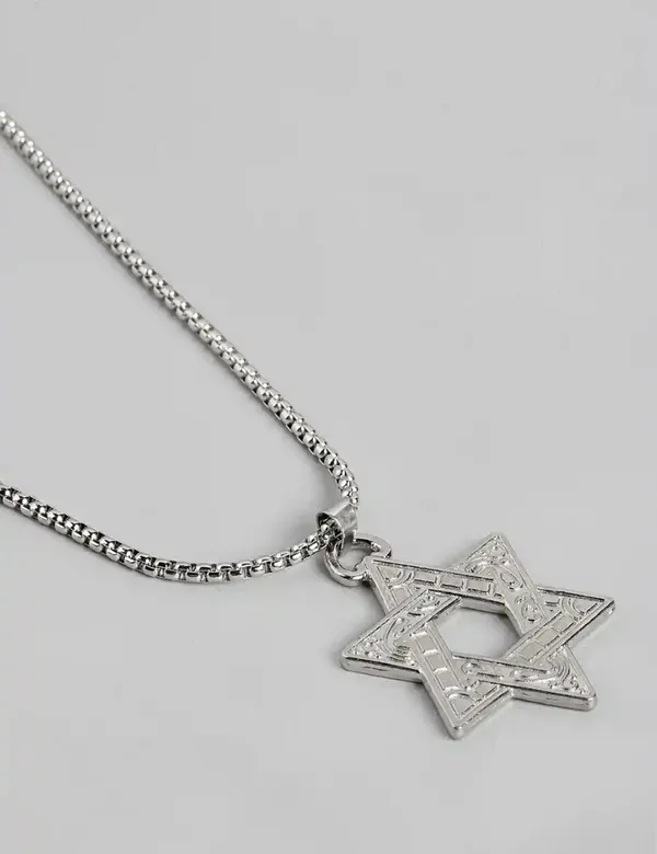 Unisex_Star_Shaped_Antique_Pendant_With_Chain