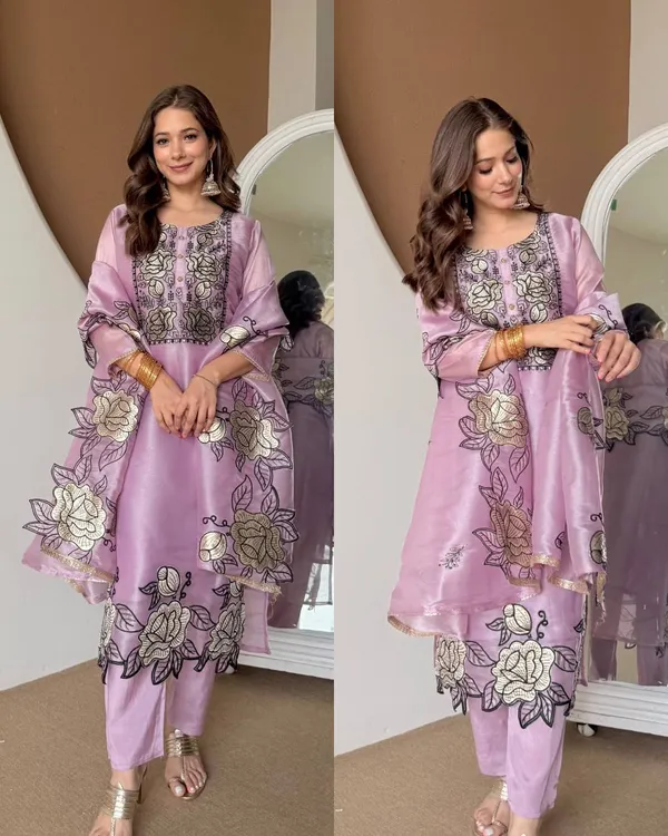 Light_Purple_Organza_Silk_Embroidered_Kurta_Set_with_Scalloped_Dupatta