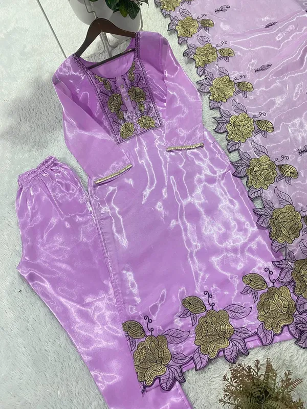 Light_Purple_Organza_Silk_Embroidered_Kurta_Set_with_Scalloped_Dupatta