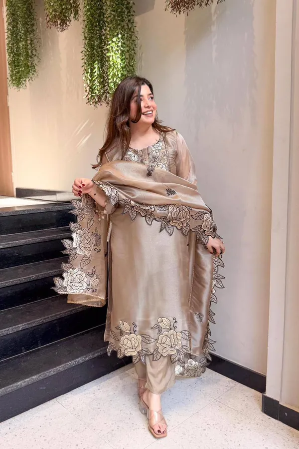 Rose-Gold_Organza_Silk_Embroidered_Kurta_Set_with_Scalloped_Dupatta