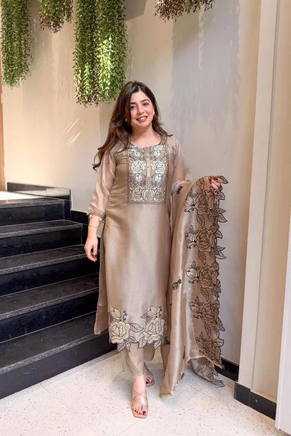 Rose-Gold_Organza_Silk_Embroidered_Kurta_Set_with_Scalloped_Dupatta