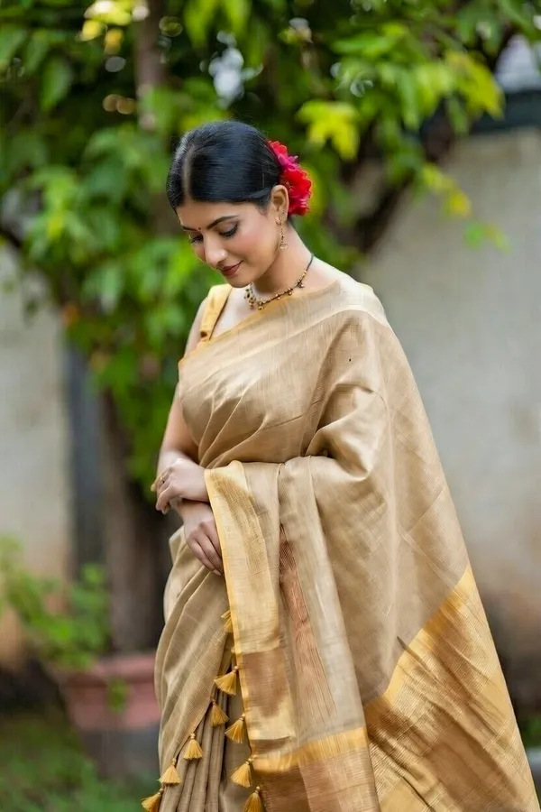 Tissue_crush_linen_silk_saree_with_blouse_-_Beige_colour_with_golden_zari_work