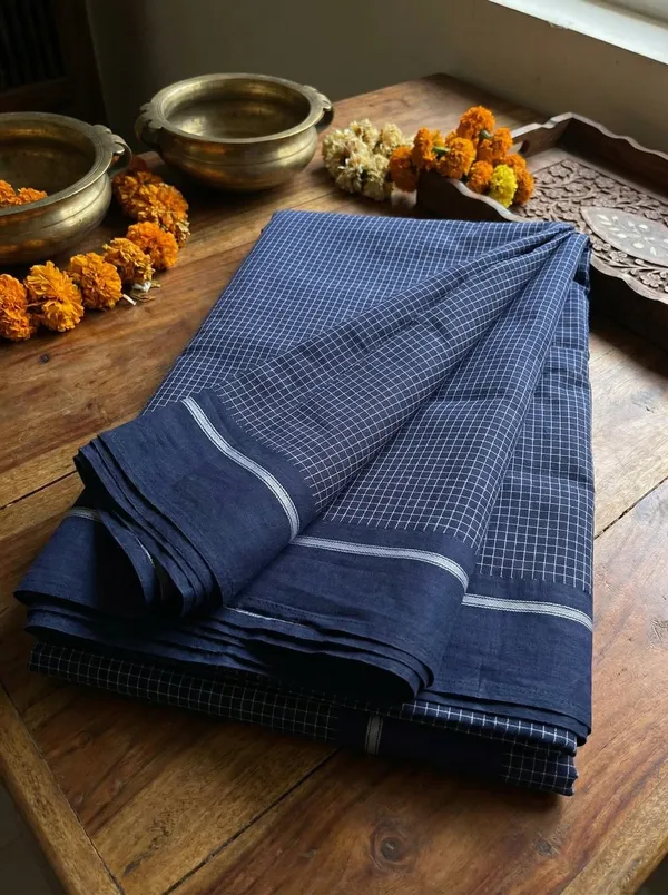 Patteda_Anchu_Handloom_Cotton_Saree_with_Blouse_-_Deep_Navy_Blue_with_contrasting_ivory-white_checks