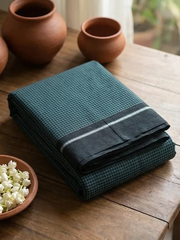 Patteda_Anchu_Handloom_Cotton_Saree_with_Blouse_-_Deep_Emredal_Green_with_contrasting_ivory-white_checks