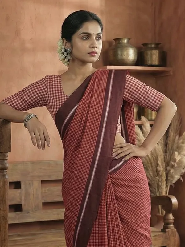 Patteda_Anchu_Handloom_Cotton_Saree_with_Blouse_-_Deep_Maroon_with_contrasting_ivory-white_checks