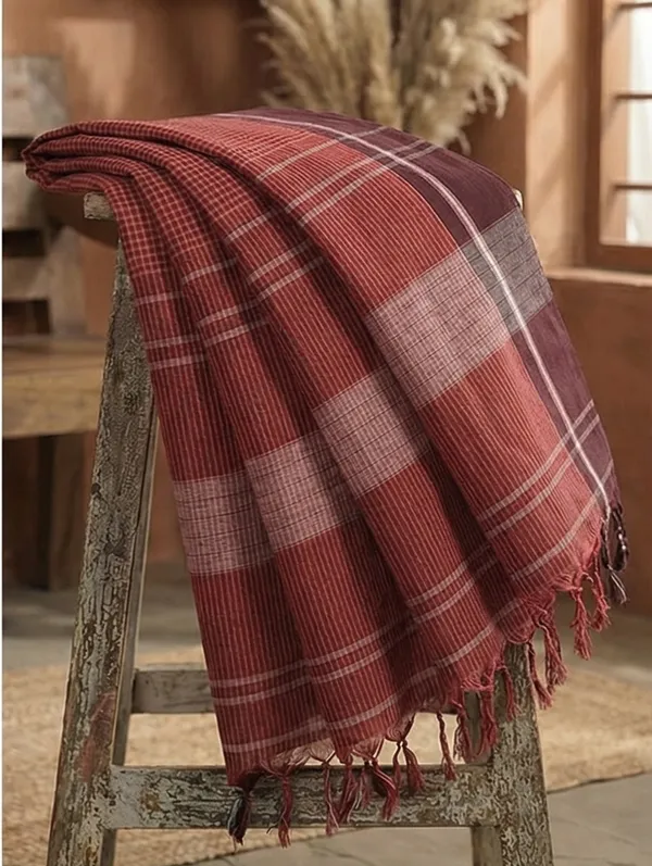 Patteda_Anchu_Handloom_Cotton_Saree_with_Blouse_-_Deep_Maroon_with_contrasting_ivory-white_checks