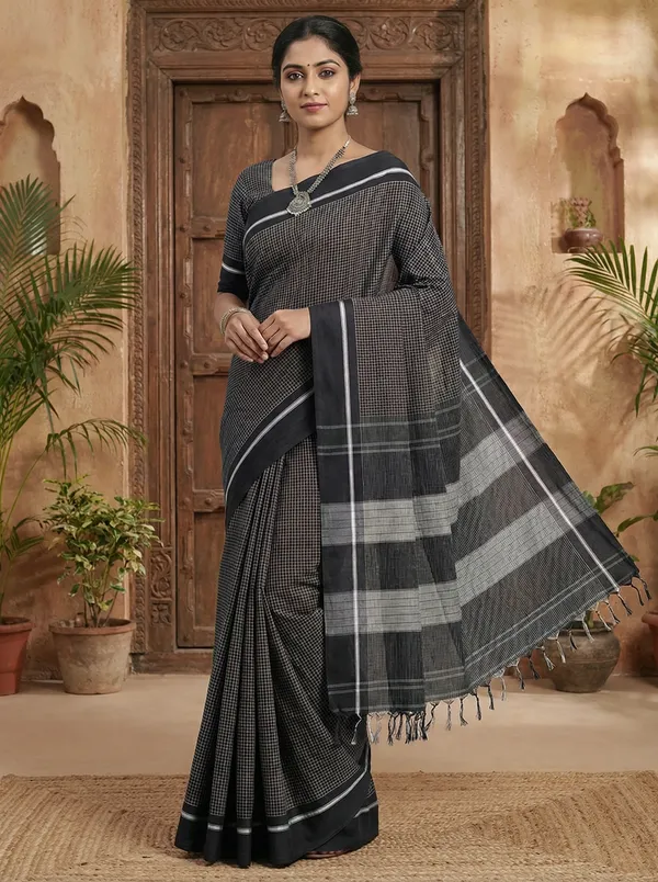 Patteda_Anchu_Handloom_Cotton_Saree_with_Blouse_-_Deep_Black_with_contrasting_ivory-white_checks