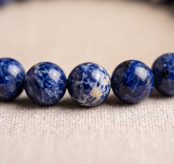 Sodalite_Bracelet_–_Stone_of_Clarity,_Logic_&_Communication