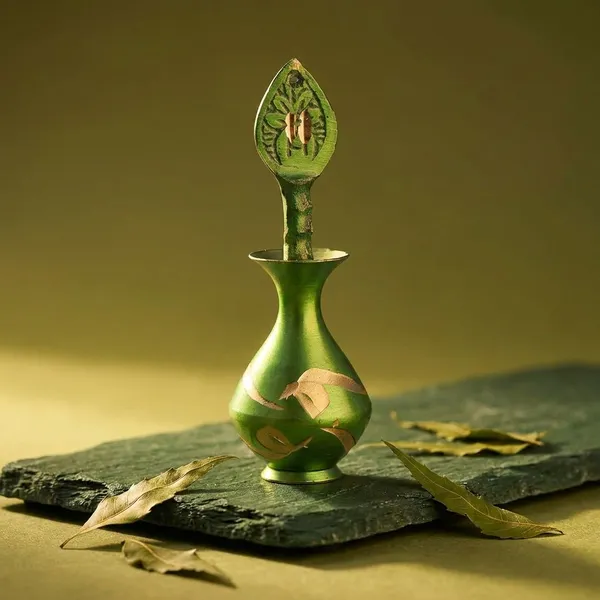 Bhimsemi_Neem_Surma_3g._With_Green__Brass_Surmedani