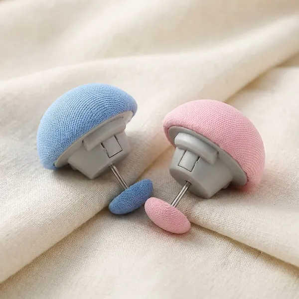 Blue_And_Pink_Silicone_Brush_For_Facial_Cleansing_And_Exfoliating