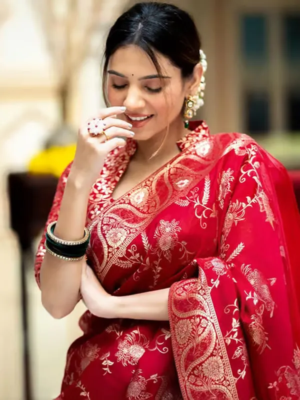 Pretty_Kanya_Banarasi_Soft_Silk_Saree_with_Traditional_Zari_Work_&_All-Over_Jacquard_Blouse