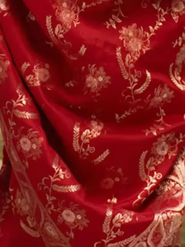 Pretty_Kanya_Banarasi_Soft_Silk_Saree_with_Traditional_Zari_Work_&_All-Over_Jacquard_Blouse