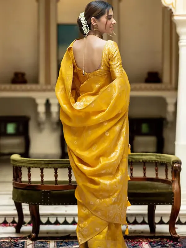 Pretty_Kanya_Banarasi_Soft_Silk_Saree_with_Traditional_Zari_Work_&_All-Over_Jacquard_Blouse