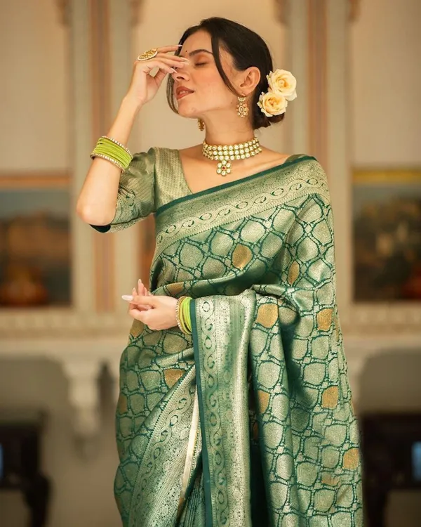 Pretty_Kanya_Banarasi_Soft_Silk_Saree_with_Traditional_Zari_Work_&_Full_Brocade_Blouse