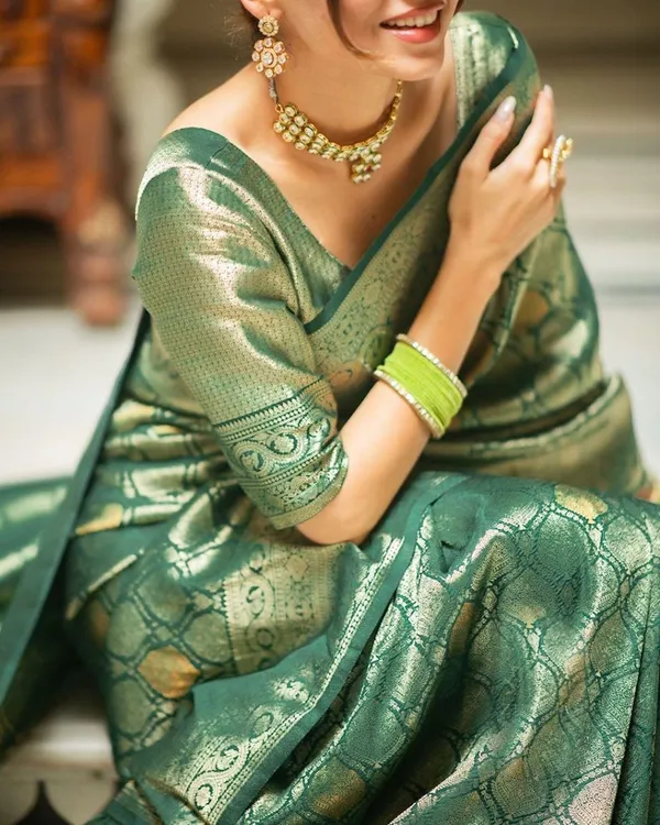 Pretty_Kanya_Banarasi_Soft_Silk_Saree_with_Traditional_Zari_Work_&_Full_Brocade_Blouse