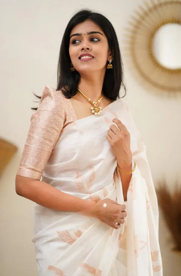 Pretty_Kanya_White_Banarasi_Soft_Silk_Saree_with_Traditional_Zari_Work_&_Jacquard_Weave