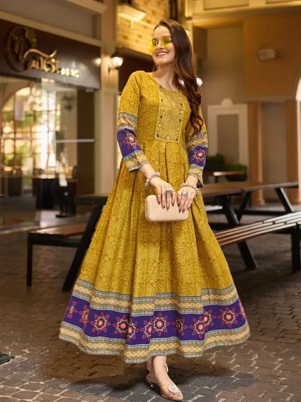 Women_Paisley_Printed_Thread_Work_Anarkali_Kurta