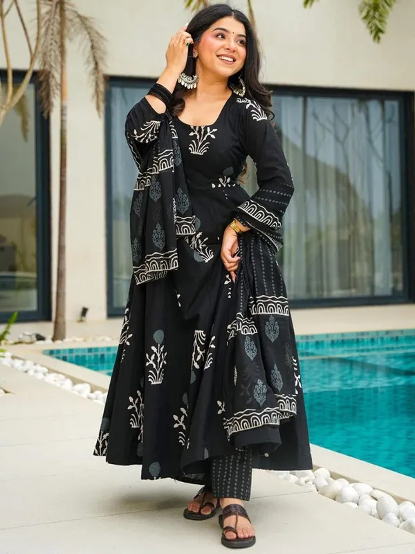 Women_Ethnic_Motifs_Printed_Panelled_Kurta_with_Palazzos_&_With_Dupatta