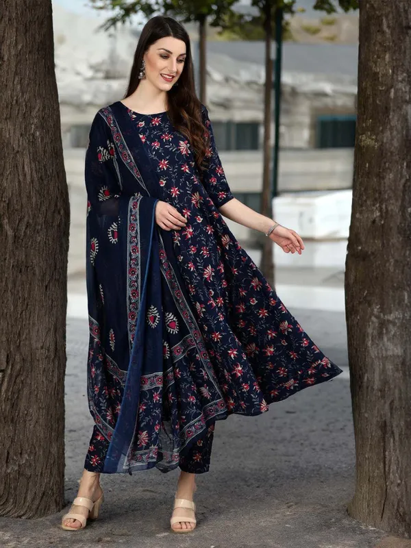 Women_Floral_Printed_Tiered_Kurta_with_Trousers_&_With_Dupatta