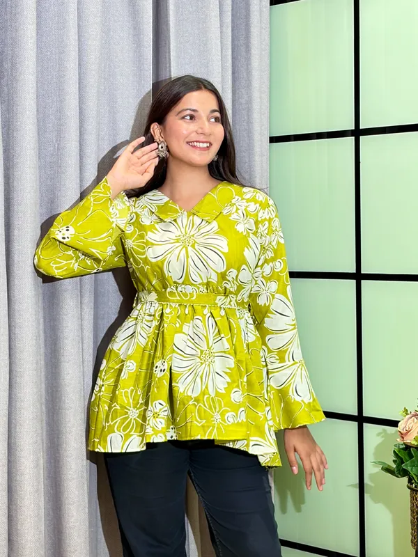 Stylish_Floral_Printed_Short_Kurti_for_Women