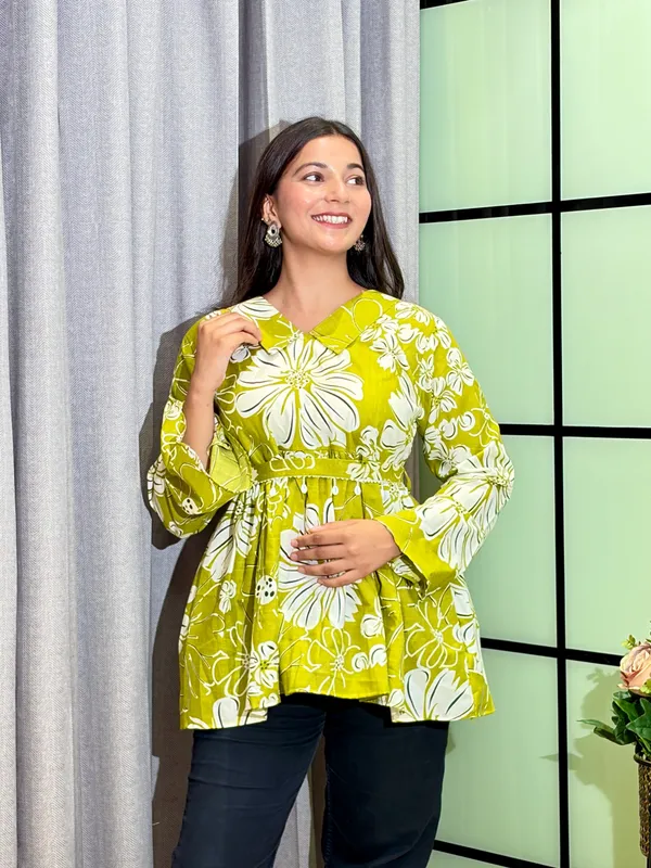 Stylish_Floral_Printed_Short_Kurti_for_Women