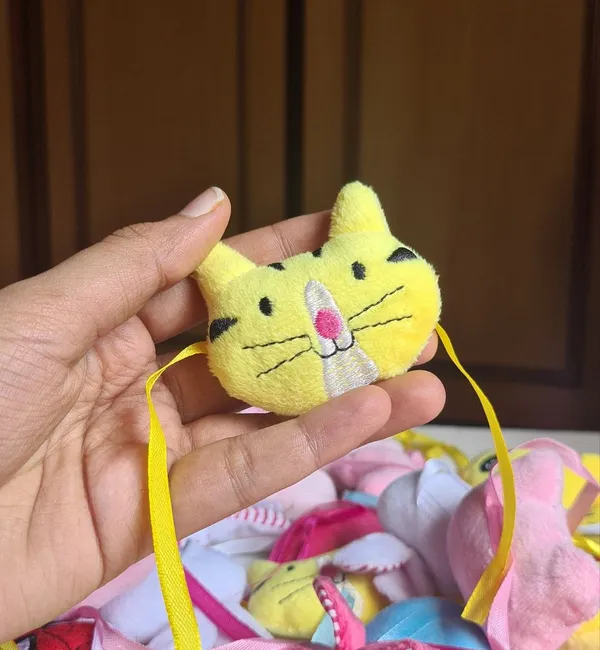 Cute_Kawaii_Yellow_Cat_Plush_Rakhi_Soft_Toy_Designer_Cartoon_Kitty_Rakhi_for_Kids_Raksha_Bandhan_Gift