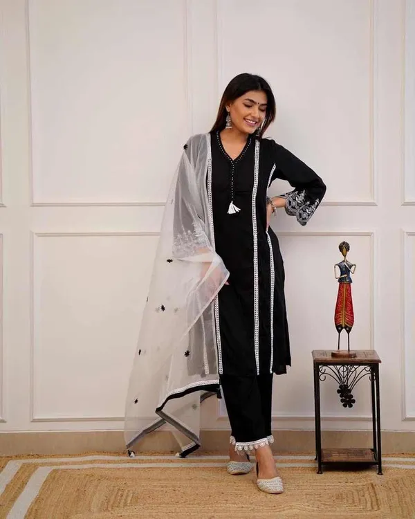 Black_Cotton_Suit_Set_For_Women