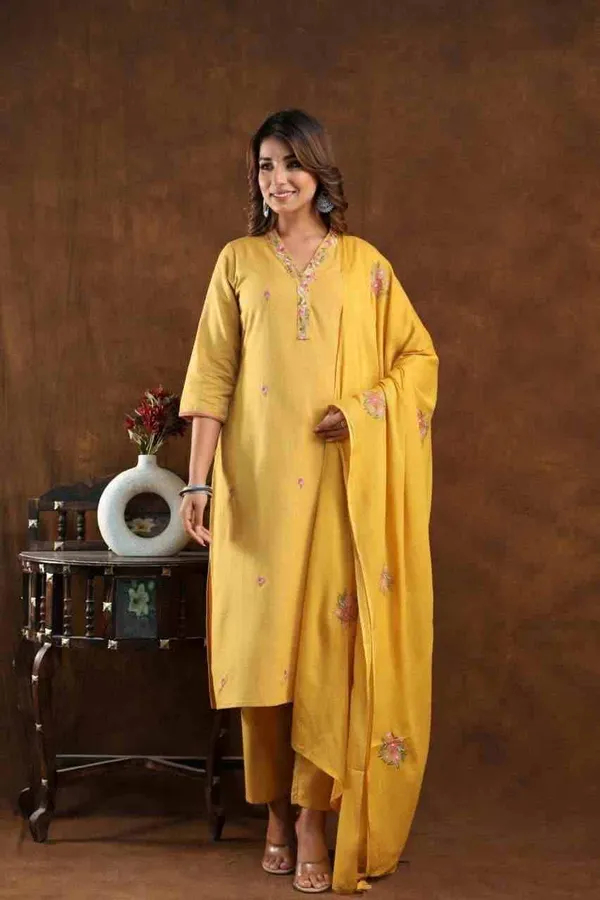 Yellow_Embroidered_Kurta_Set_For_Women