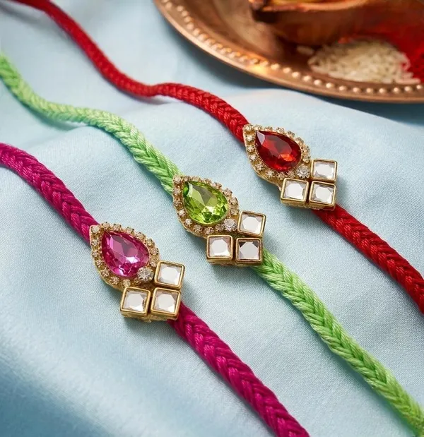Handmade_Kundan_Teardrop_Rakhi_with_Geometric_Mirror_Stone_Design_Premium_Raksha_Bandhan_Thread_for_Brother_Exclusive_Gift_Collection