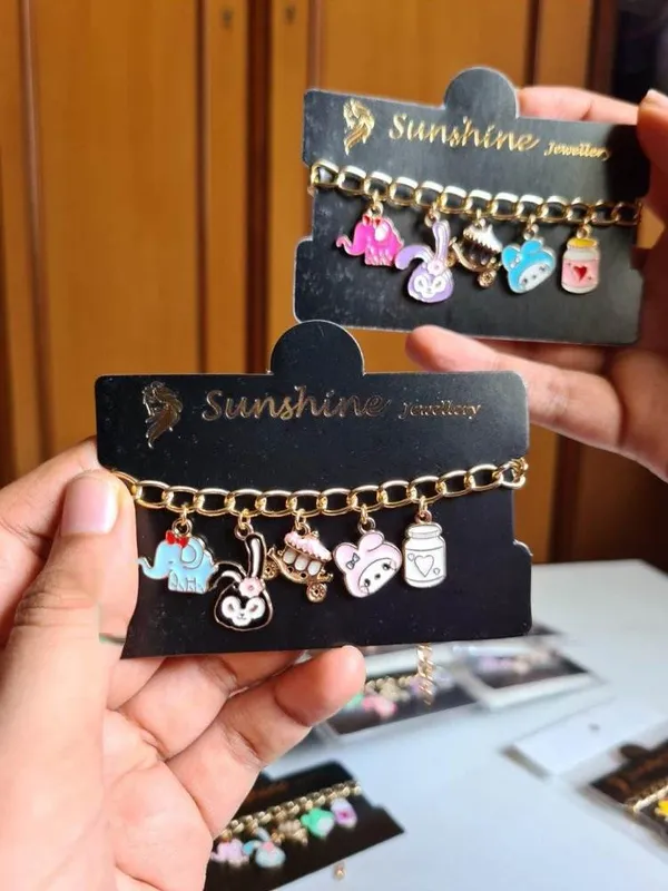 Charm_bracelet_for_girls/ladies