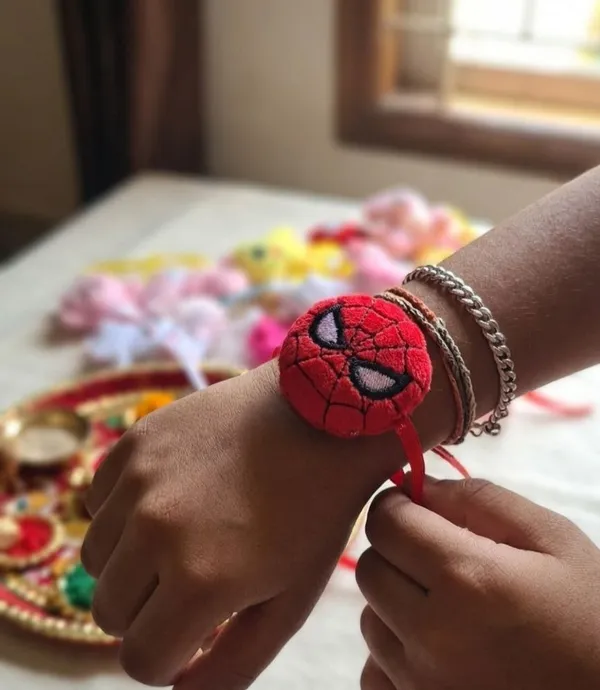 Marvel_Spiderman_Plush_Rakhi_Cute_Superhero_Kids_Soft_Toy_Designer_Rakhi_for_Boys_Raksha_Bandhan_Gift